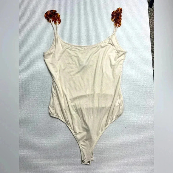 L’ACADEMIE. CORALIE BODY SUIT CREAM CHAIN STRAPS SLEEVELESS SIZE MEDIUM - Picture 8 of 12